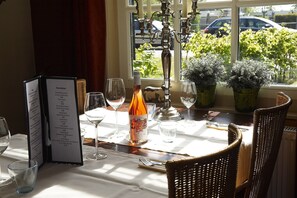 Chalet | Dining - Comfy Chalet with Dishwasher near Wadden Sea (Hippolytushoef)
