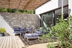 Balcony - Holiday Home in Boissieres With Private Pool (Boissieres)