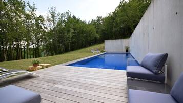 House | Pemandangan dari hartanah