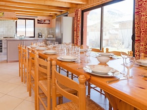 Dining - Chalet Located at the ski Slope , With Sauna and Wifi Internet Access (Les Belleville)