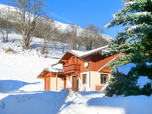 Chalet Located at the ski Slope , With Sauna and Wifi Internet Access