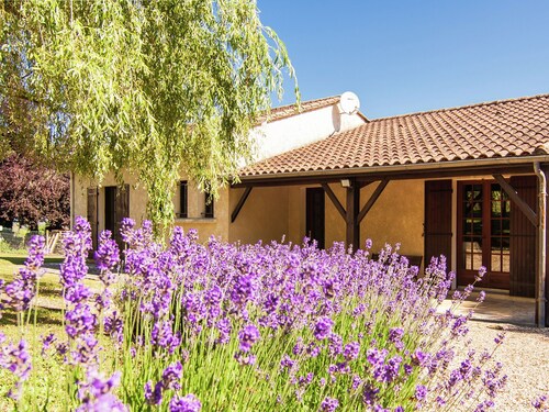 Cottage With Porch, Large Private Pool and Spacious Garden