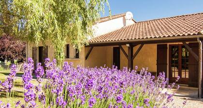 Cottage With Porch, Large Private Pool and Spacious Garden