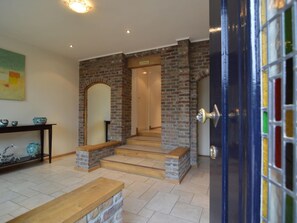 ฝ่ายต้อนรับ