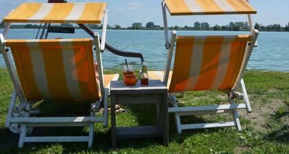 Chic Holiday Home in Noordwijkerhout near Lake