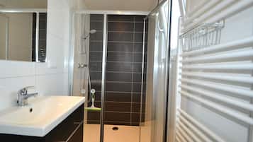Cottage | Bathroom | Shower