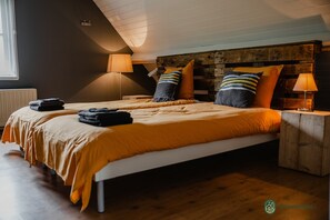 House | 5 bedrooms, individually furnished, bed sheets