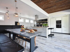 Highchair - Classy Holiday Home in Sint Annaland ,barbecue (Sint-Annaland)