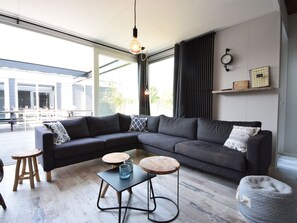 Living area - Classy Holiday Home in Sint Annaland ,barbecue (Sint-Annaland)