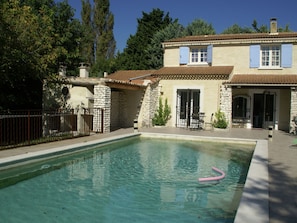 Exterior - Spacious Quiet Mas With Bikes and Pizza Oven (Le Thor)