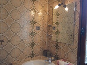 Ferienhaus | Badezimmer | Badewanne