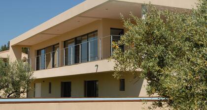 Luxurious Villa in Rochefort-du-gard With Private Pool