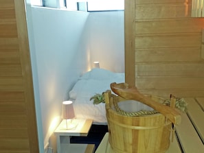 3 bedrooms, minibar, individually furnished, bed sheets