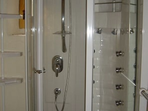 Bathroom - Quaint Aparment in Saint-prix With Sauna (Saint-Prix)
