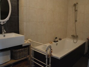 Ferienhaus | Badezimmer | Badewanne