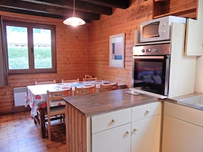 Chalet | Private kitchen | Microwave, oven, dishwasher - Seclusive Chalet in La Bresse With Terrace (La Bresse)