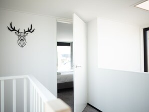 2 bedrooms, individually furnished, bed sheets - Modern Lodge With two Bathrooms, 100m From the sea (Zandvoort)