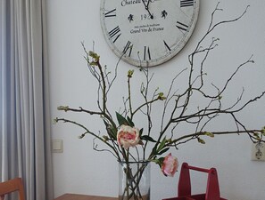 5 Schlafzimmer, individuell eingerichtet, Bettwäsche