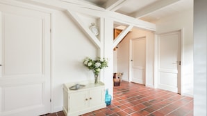 Reception - Massive, Historic Villa With a Convenient and Central Location Along the Coast (Sassenheim)