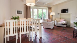 House | Dining - Massive, Historic Villa With a Convenient and Central Location Along the Coast (Sassenheim)