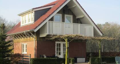 Lovely Cottage near Lake in Well