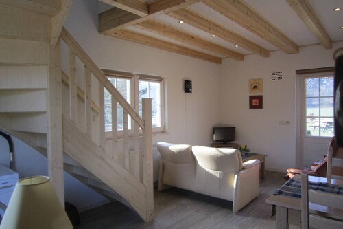 Lovely Cottage near Lake in Well