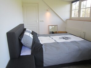 Room amenity - Lovely Cottage near Lake in Well (Well)