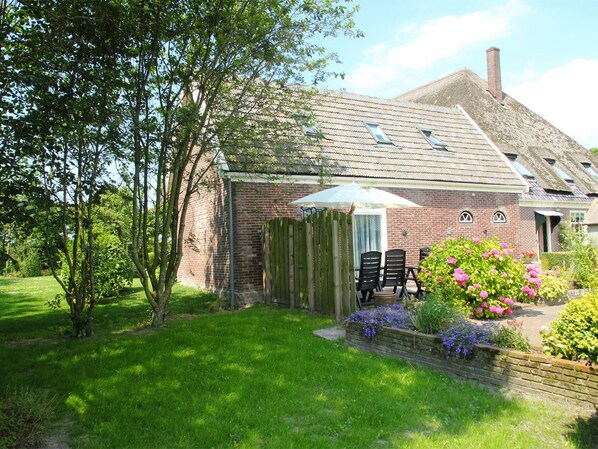 House | Exterior - Picturesque Holiday Home in Oudesluis With Swimming Pool (Oudeslius)