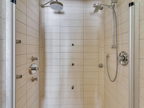 Apartment | Bathroom