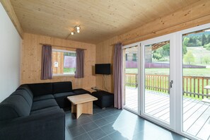 Living room - Chalet With Whirlpool tub (Sankt Georgen am Kreischberg)
