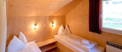 Chalet | 4 bedrooms, individually furnished