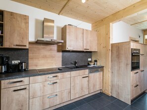 Chalet | Private kitchen - Chalet With Whirlpool tub (Sankt Georgen am Kreischberg)