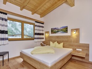 1 bedroom, individually furnished, bed sheets - Relaxing Apartment for Families in Umhausen near City Center (Umhausen)