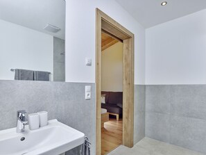 Bathroom - Relaxing Apartment for Families in Umhausen near City Center (Umhausen)