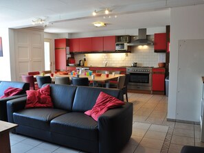 Ferienhaus | Eigene Küche | Kühlschrank, Mikrowelle, Ofen, Geschirrspüler