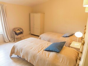 House | Room amenity - Holiday Home in Loupia With Private Pool (Loupia)