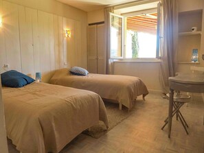 House | Room amenity - Holiday Home in Loupia With Private Pool (Loupia)