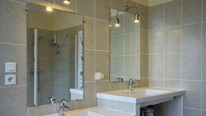 Shower, towels