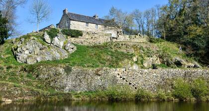 Lake Mansion in Plourin-les-morlaix