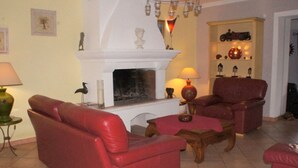 Living room - Cozy Villa in Roquemaure France With Private Swimming Pool (Roquemaure)