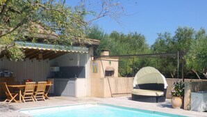 Outdoor pool, a heated pool - Cozy Villa in Roquemaure France With Private Swimming Pool (Roquemaure)