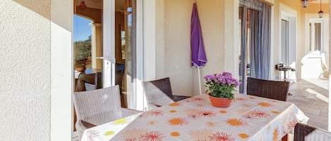 Villa | Balcony