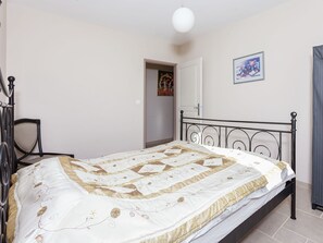 Villa | Room amenity - Villa in Cazals With Pool & Lake Nearby (Cazals)