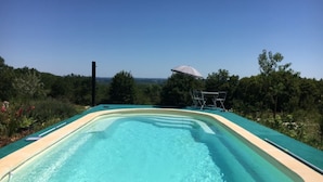 A swimming pool with a view of the sea, surrounded by greenery. - Villa in Cazals With Pool & Lake Nearby (Cazals)