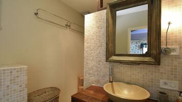 Villa | Bathroom | Shower, towels
