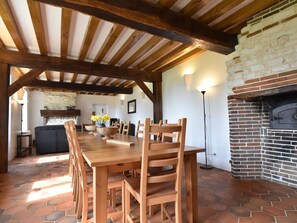 Dining - Tasteful Holiday Home in Sormery With Swimming Pool (Sormery)