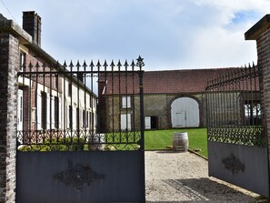 Reception - Tasteful Holiday Home in Sormery With Swimming Pool (Sormery)