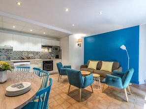 Apartment | Living room - Stylish Apartment With AC, Located on a Beautiful bay (Rayol-Canadel-sur-Mer)