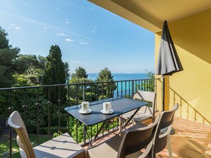Apartment | Balcony - Stylish Apartment With AC, Located on a Beautiful bay (Rayol-Canadel-sur-Mer)