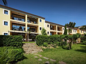 Exterior - Stylish Apartment With AC, Located on a Beautiful bay (Rayol-Canadel-sur-Mer)